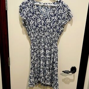 Gorgeous Rails mini dress.
Perfect for spring and summer.